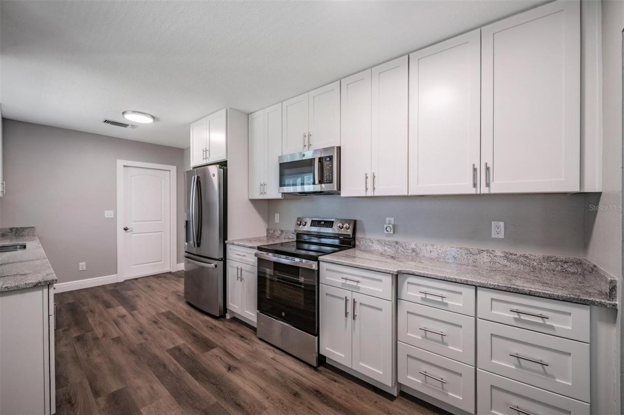 712 Camellia Court , Seffner, FL 33584 Photo