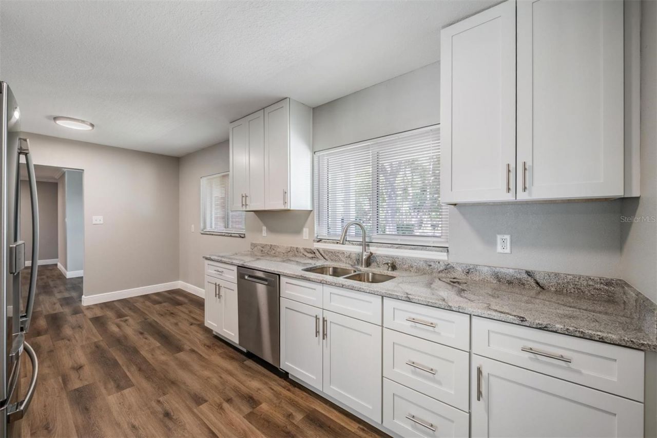 712 Camellia Court , Seffner, FL 33584 Photo