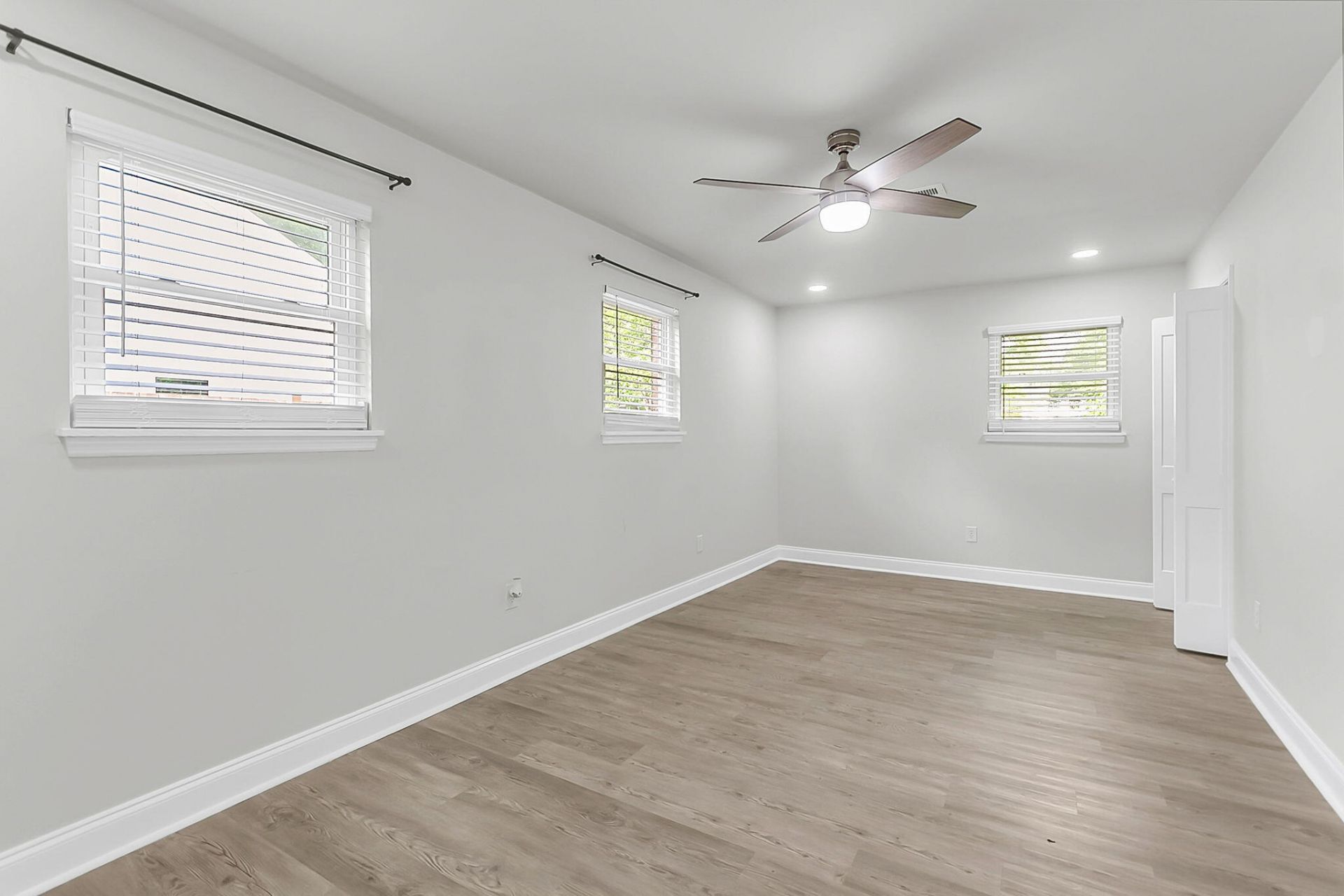 109 Camellia Road Photo 17