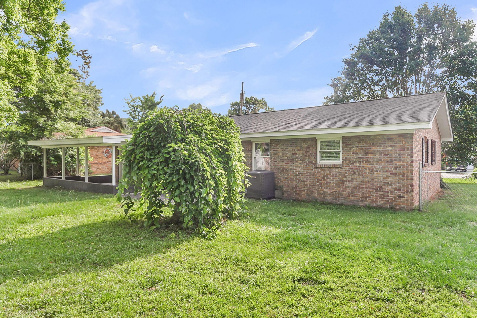 109 Camellia Road Photo 32