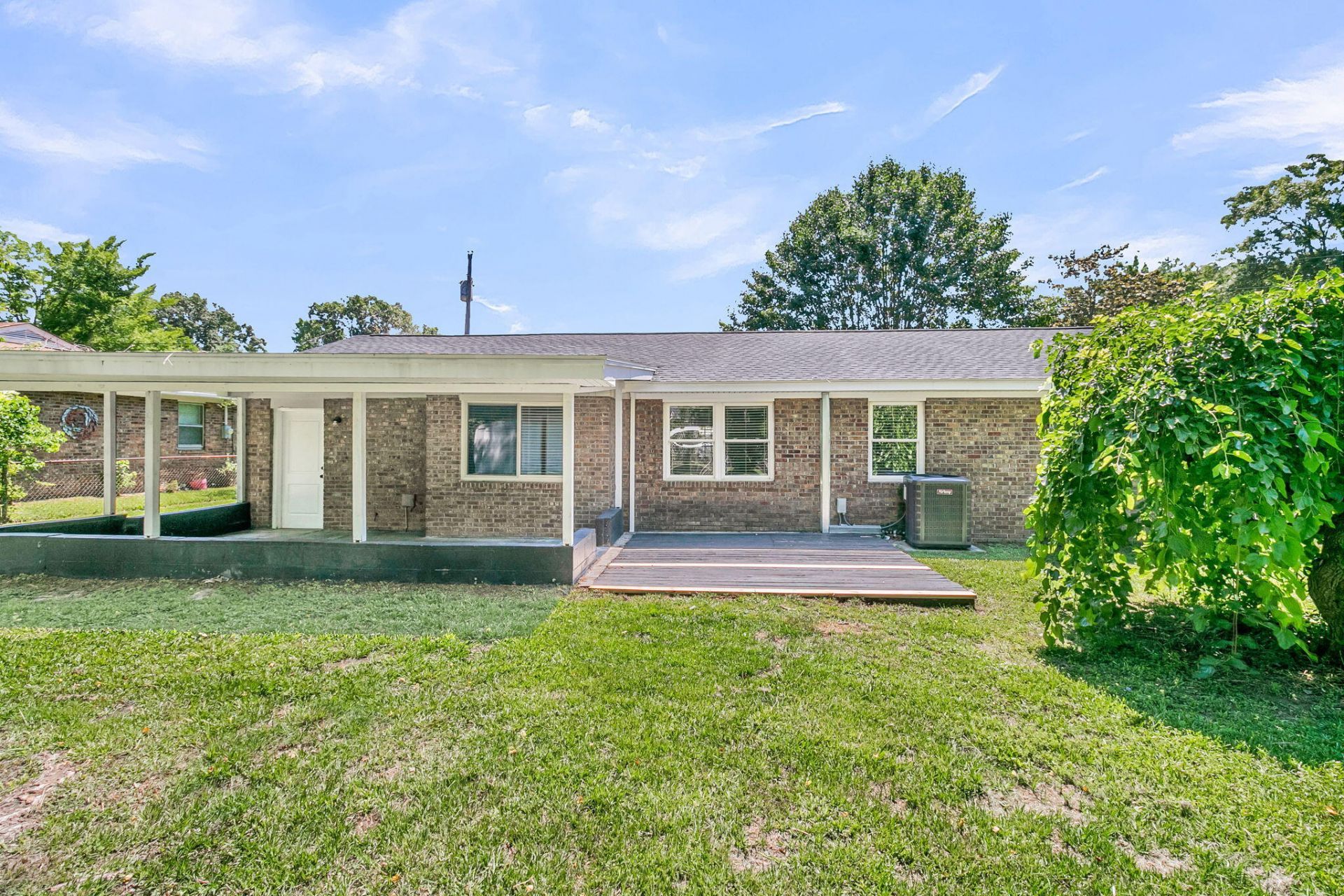 109 Camellia Road Photo 32