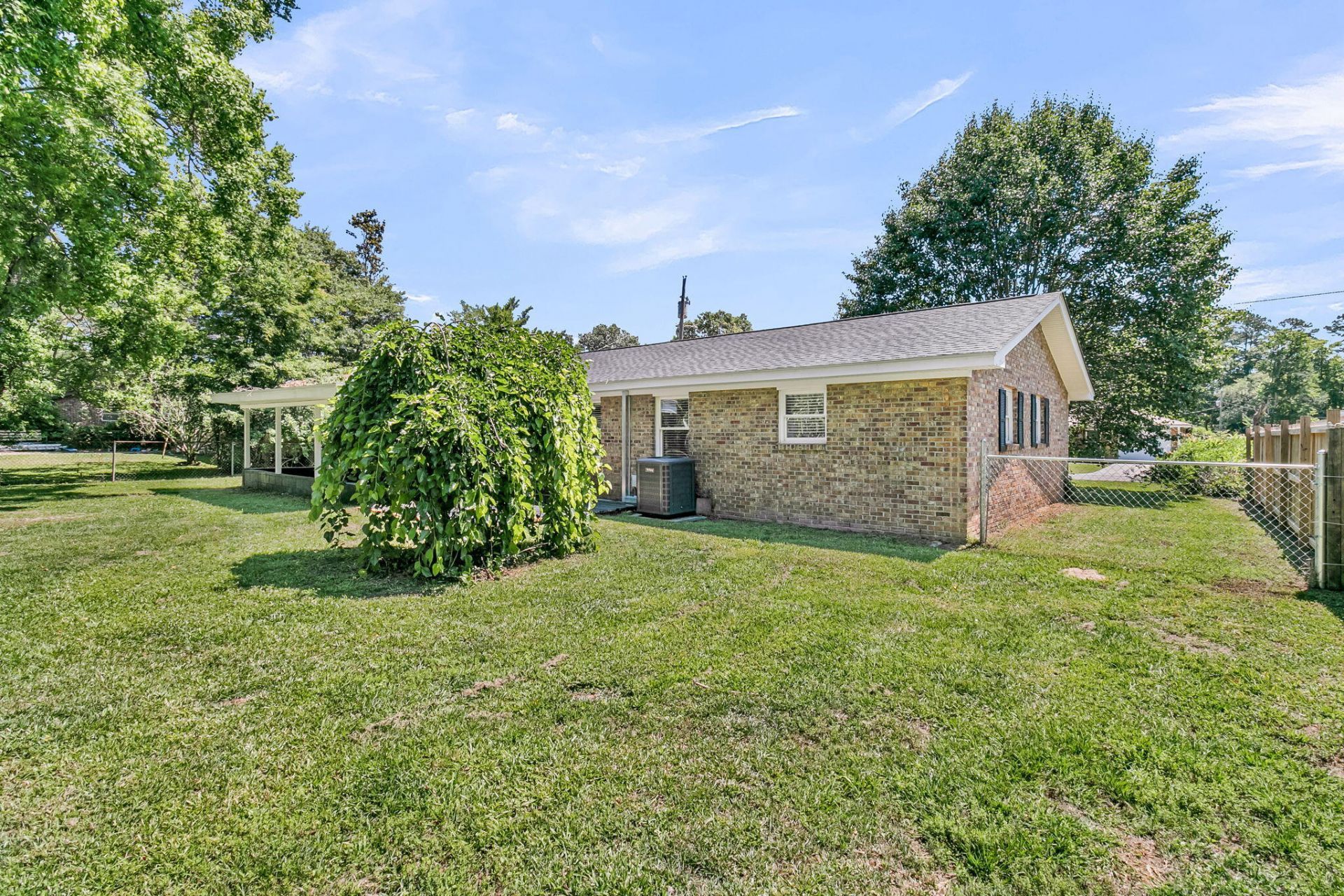 109 Camellia Road Photo 38