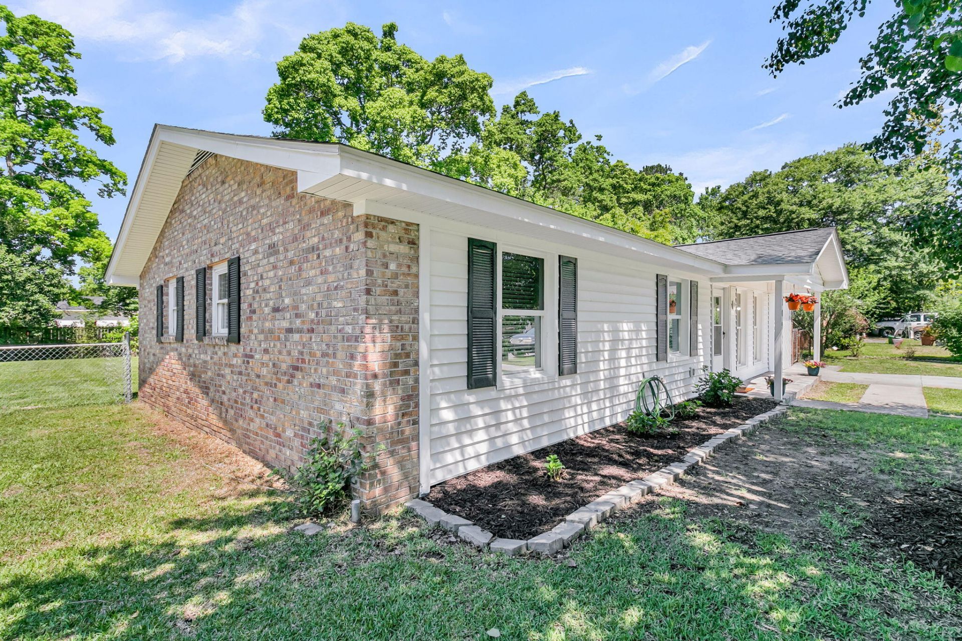 109 Camellia Road Photo 4