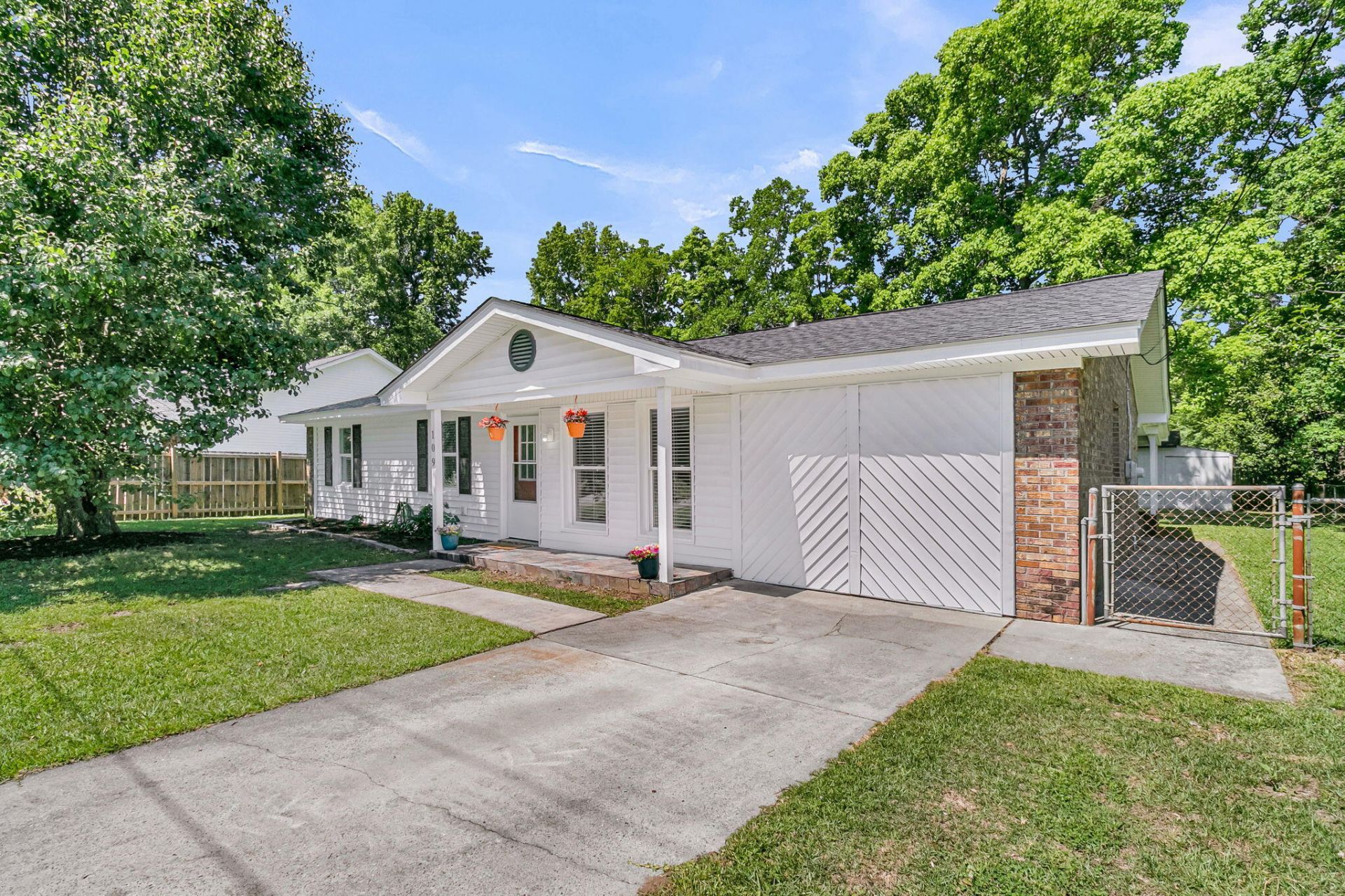 109 Camellia Road Photo 4
