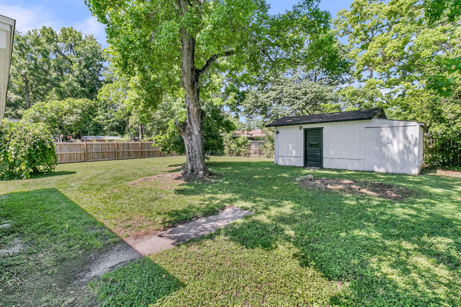 109 Camellia Road Photo 41