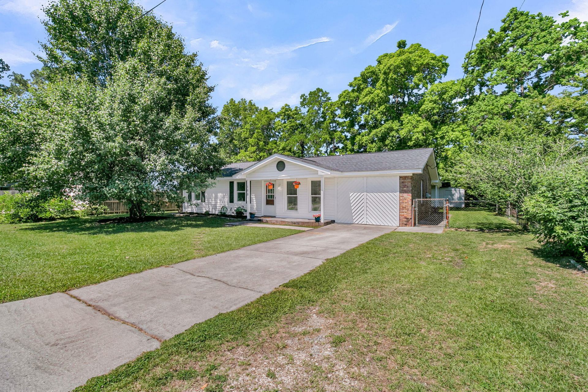 109 Camellia Road Photo 6