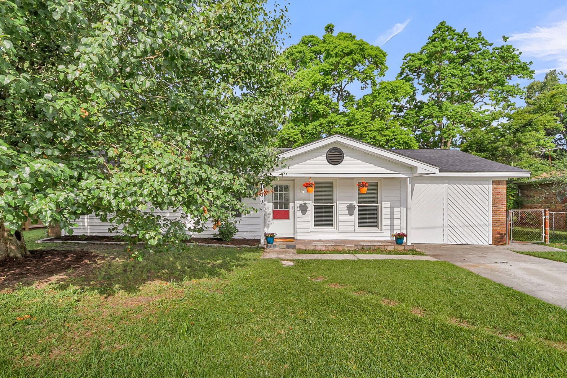109 Camellia Road Photo 7
