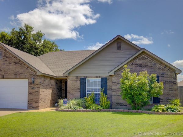 1102 E 146th Place S, Glenpool, OK 74033