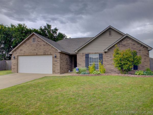 1102 E 146th Place S, Glenpool, OK 74033