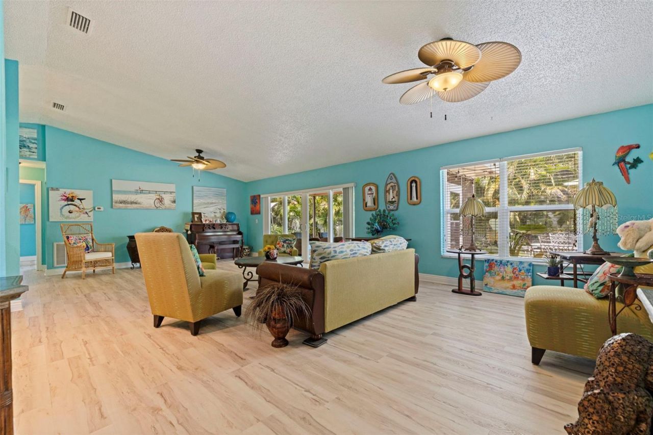 201 58th Avenue S, Saint Petersburg, FL 33705 Photo