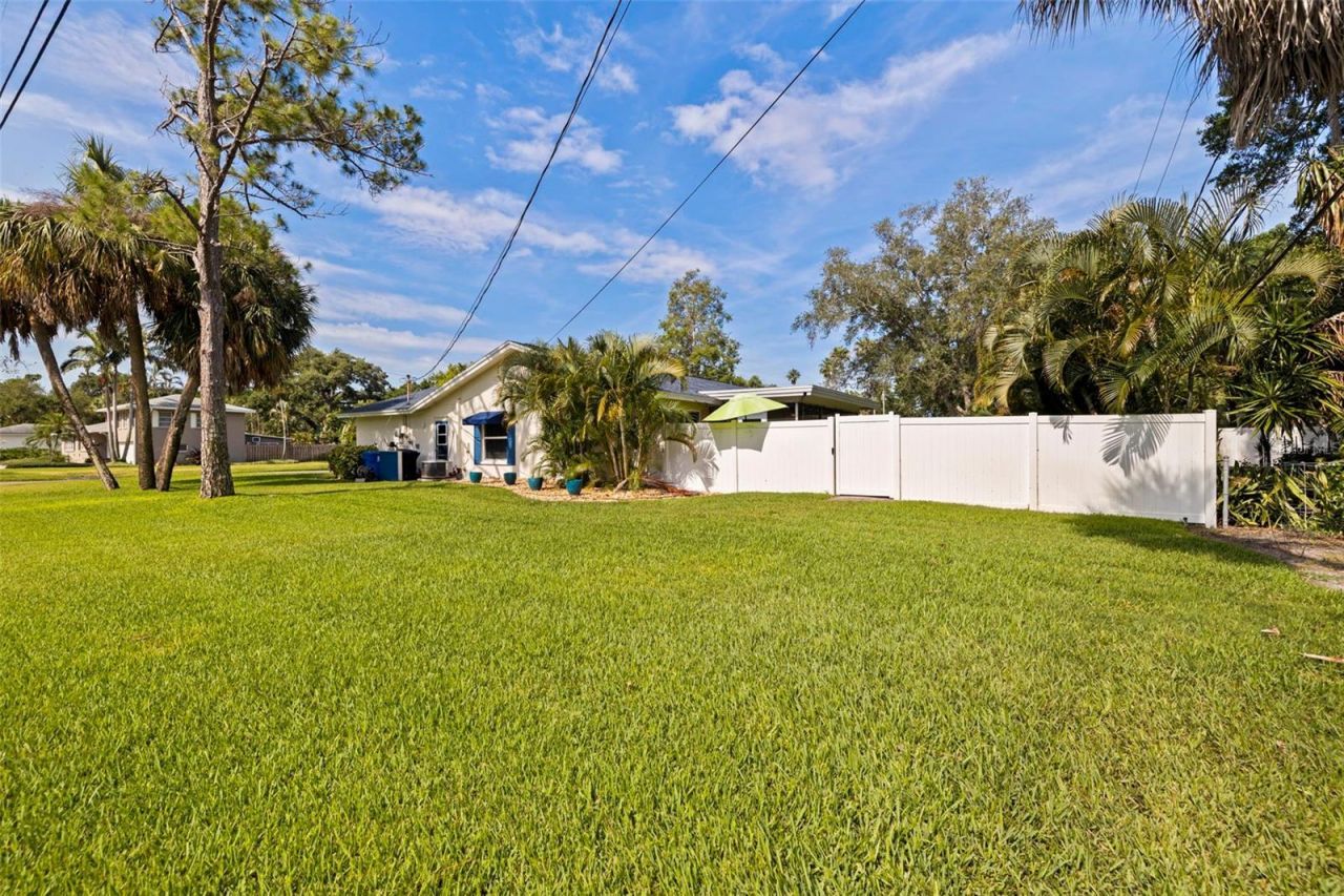 201 58th Avenue S, Saint Petersburg, FL 33705 Photo