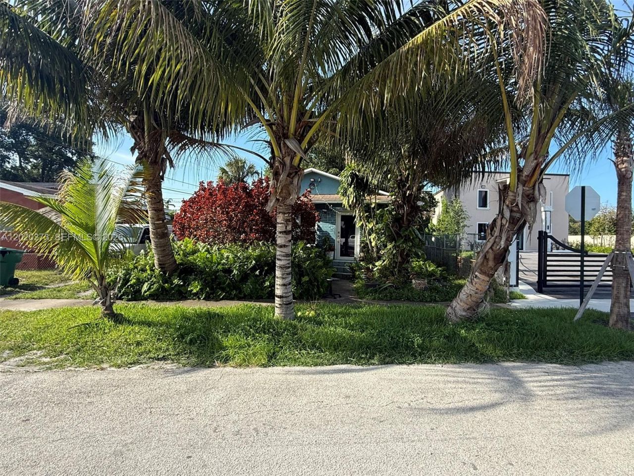 688 SW 7th Ter , Dania Beach, FL 33004 Photo
