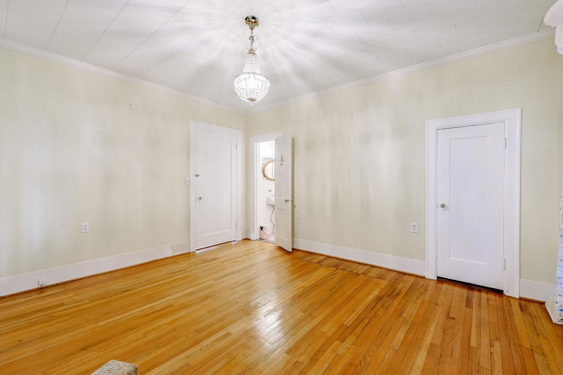 305 N Main St. Photo 13