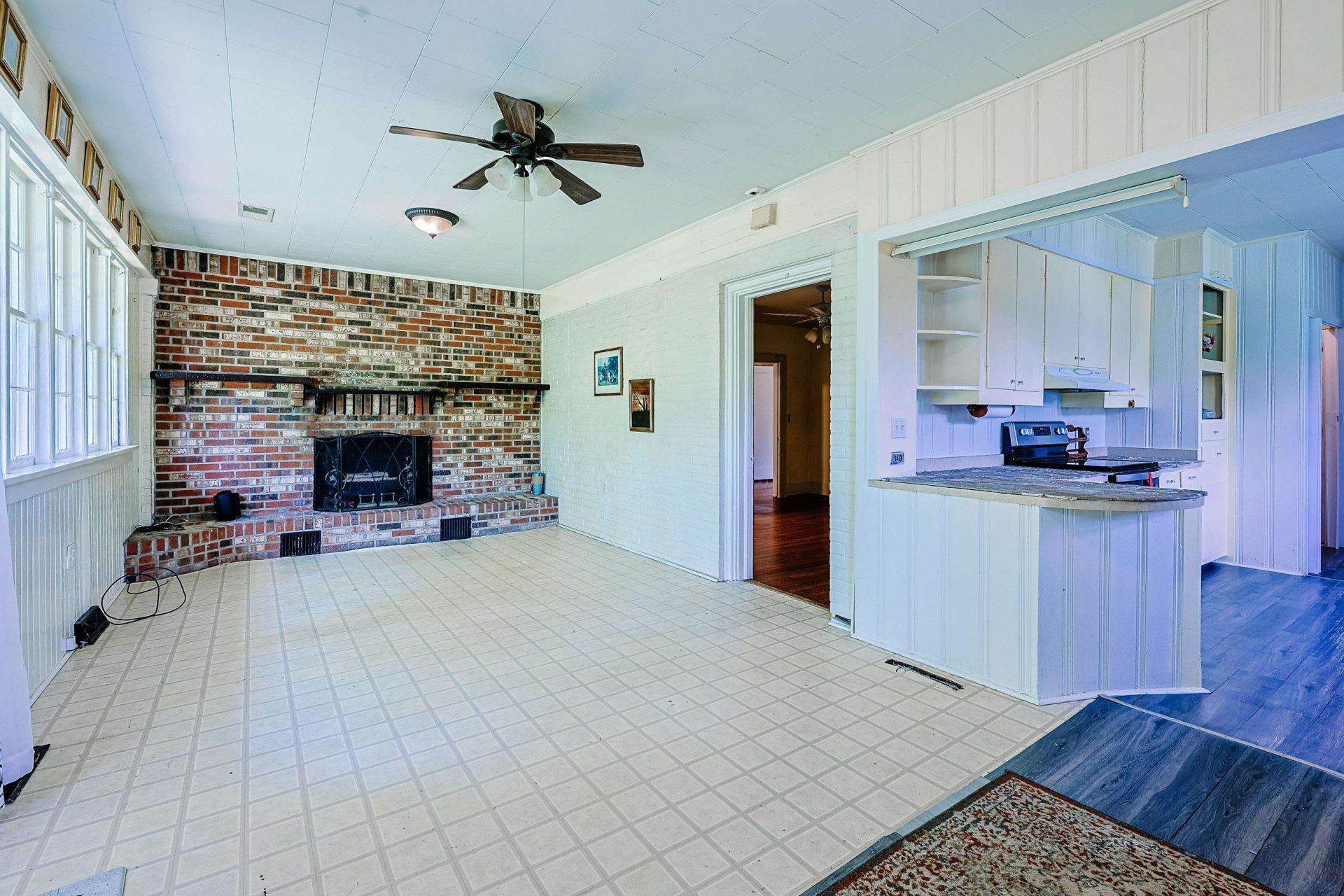 305 N Main St. Photo 16