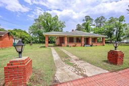 305 N Main St. photo 4