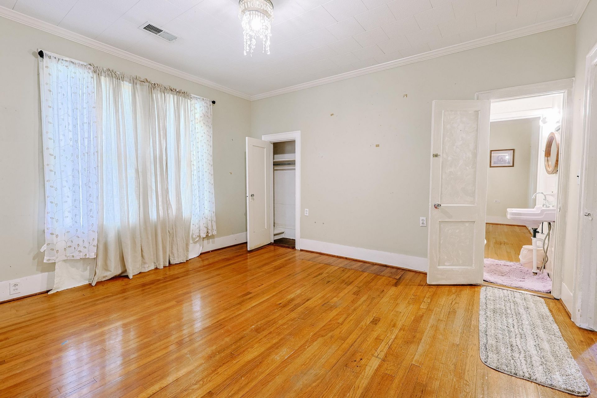 305 N Main St. Photo 20