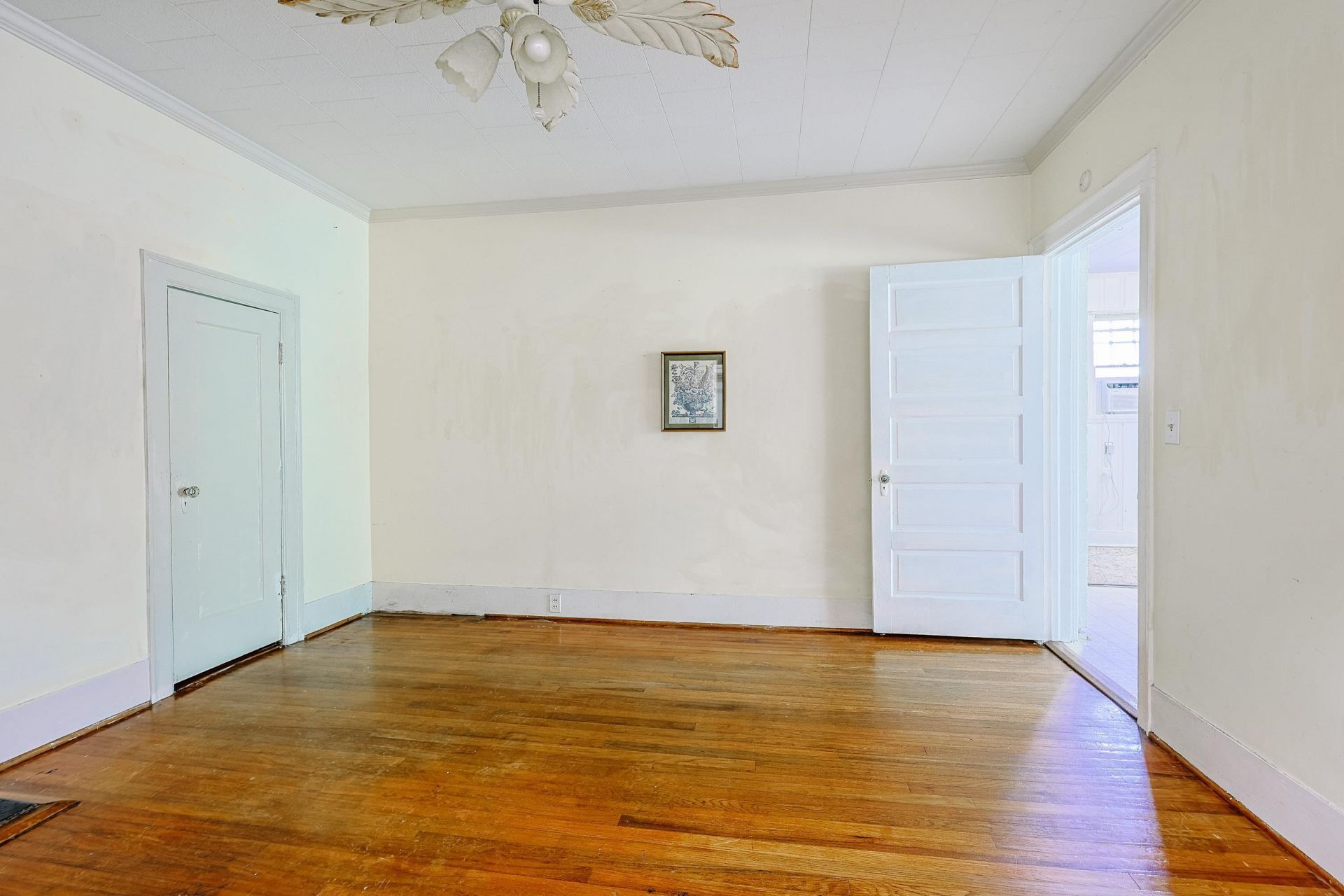 305 N Main St. Photo 29