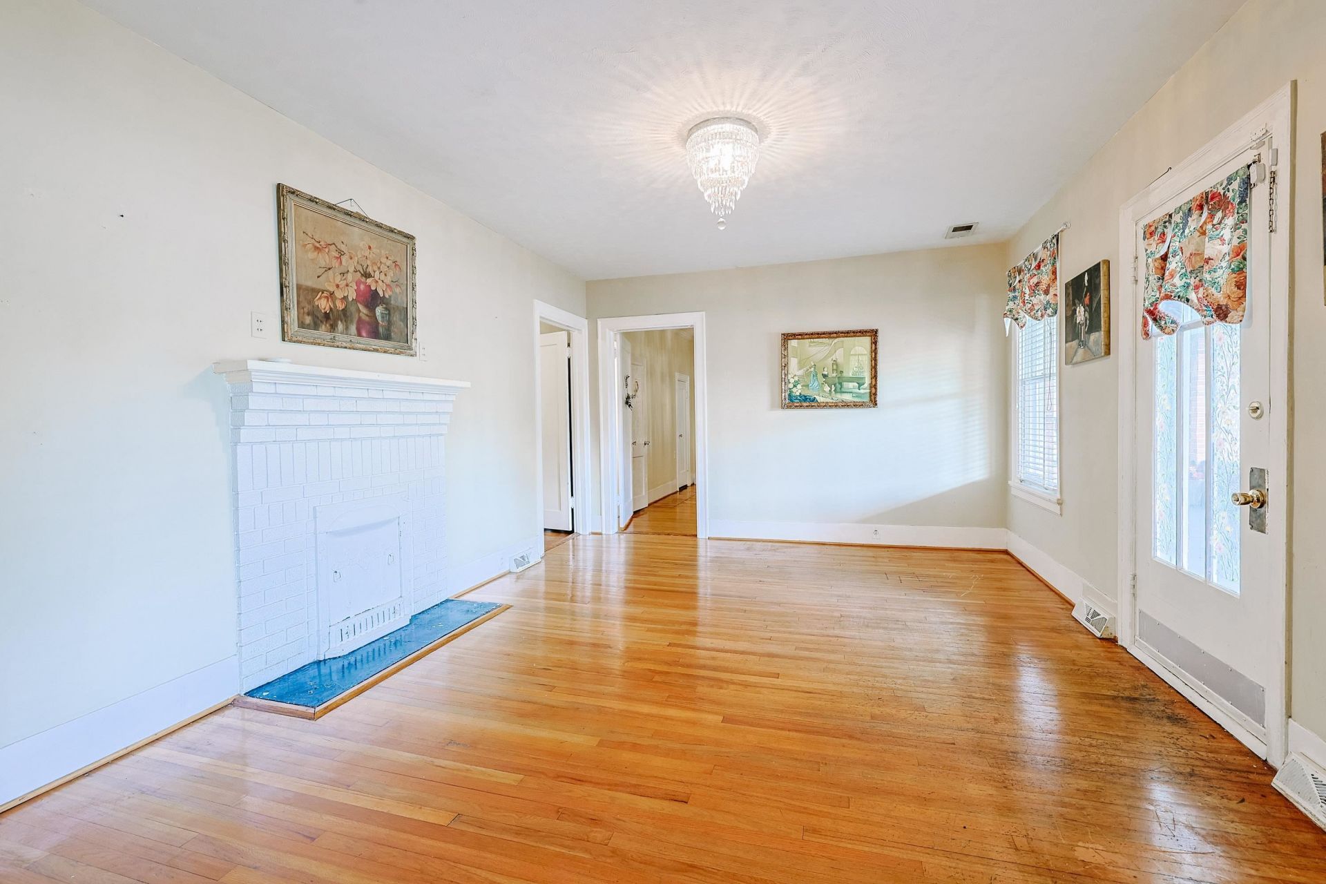 305 N Main St. Photo 5