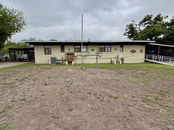 86 Chandler Ave, Brackettville, TX 78832