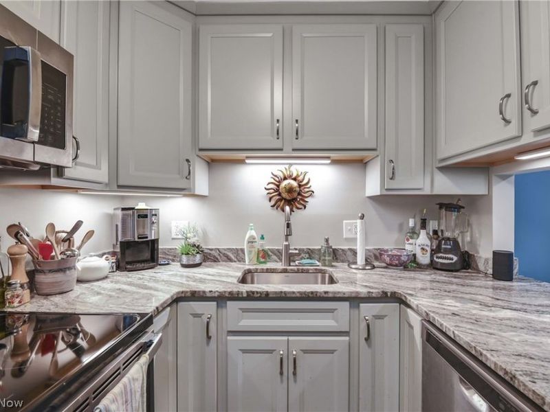 33803 Electric Boulevard, Unit C22, Avon Lake, OH 44012 Photo 18