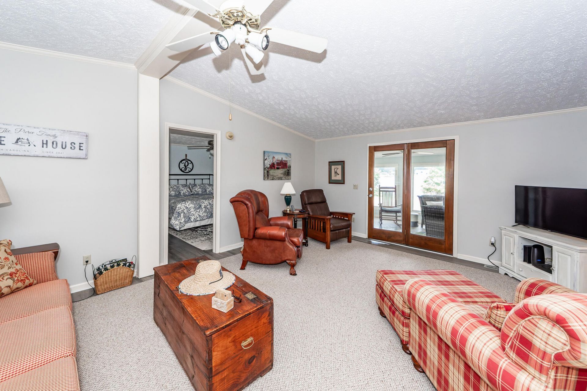 1529 Waters Edge Drive Photo 10