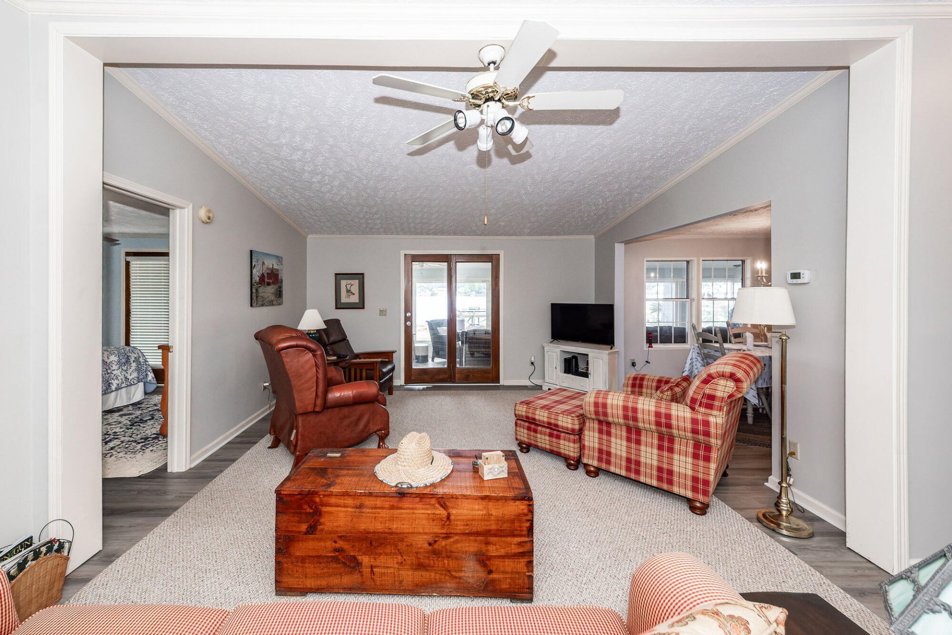 1529 Waters Edge Drive Photo 11