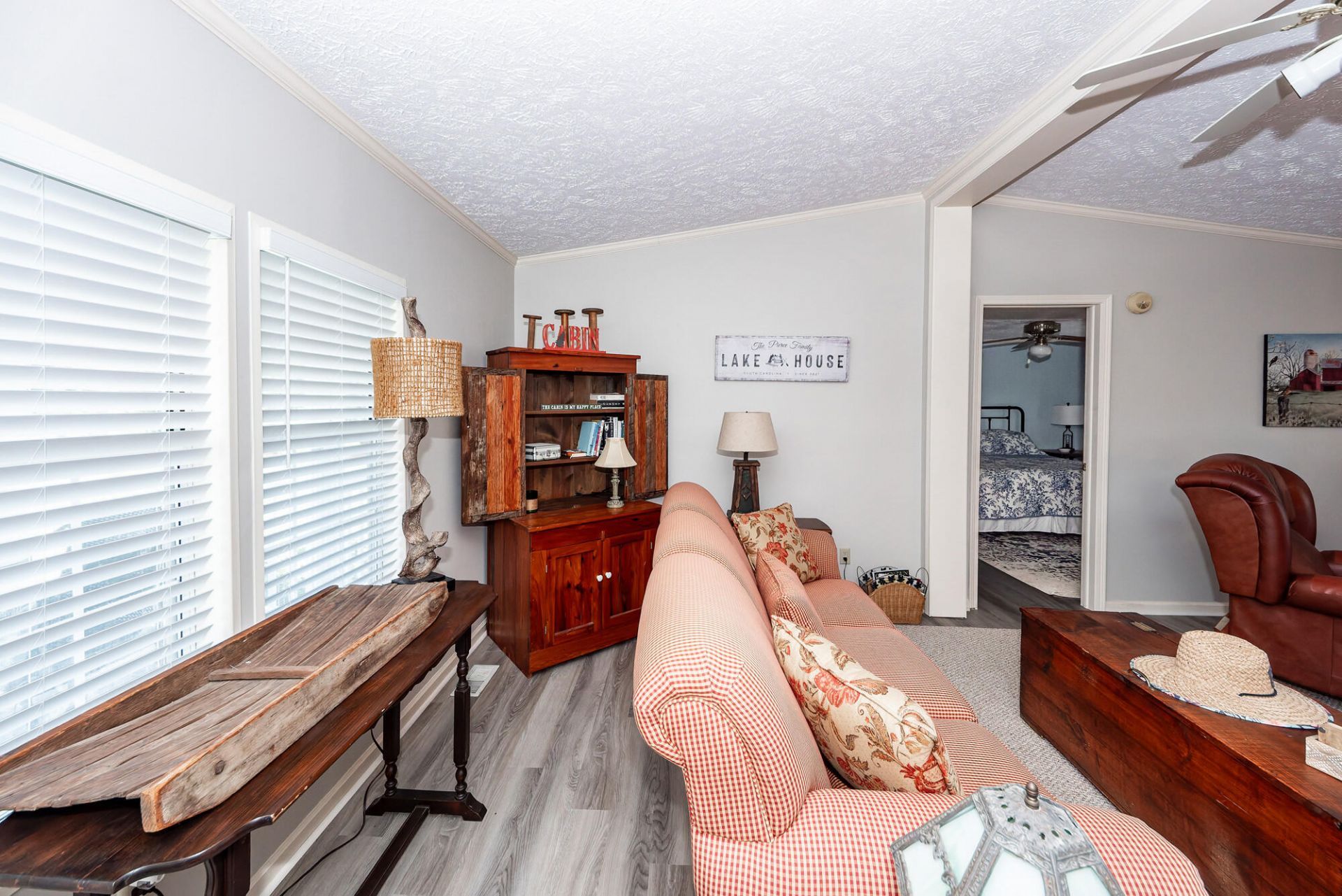1529 Waters Edge Drive Photo 12