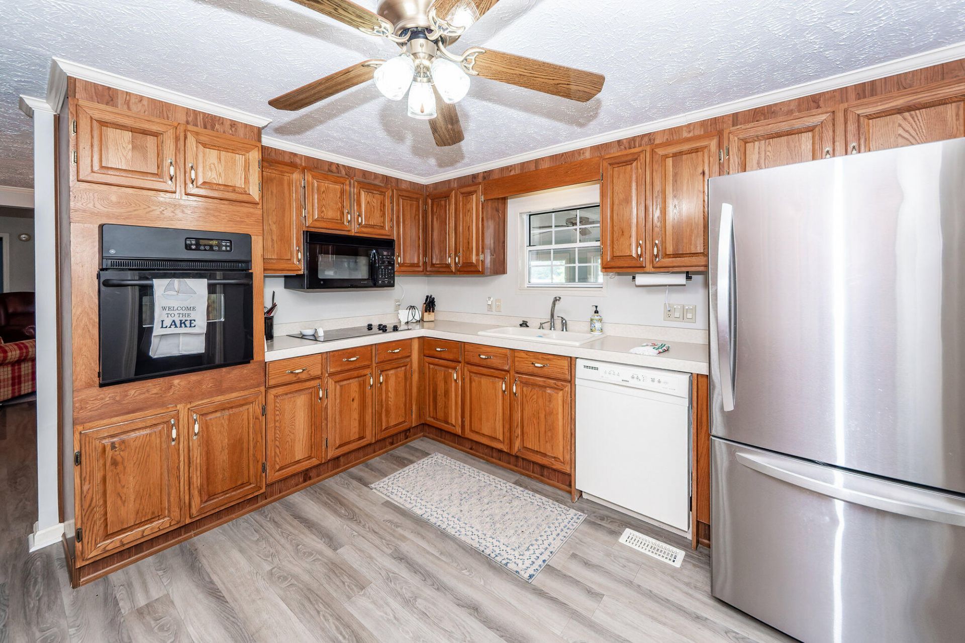 1529 Waters Edge Drive Photo 18