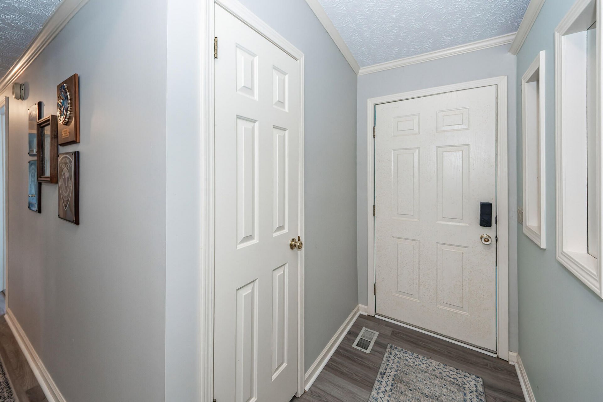 1529 Waters Edge Drive Photo 6