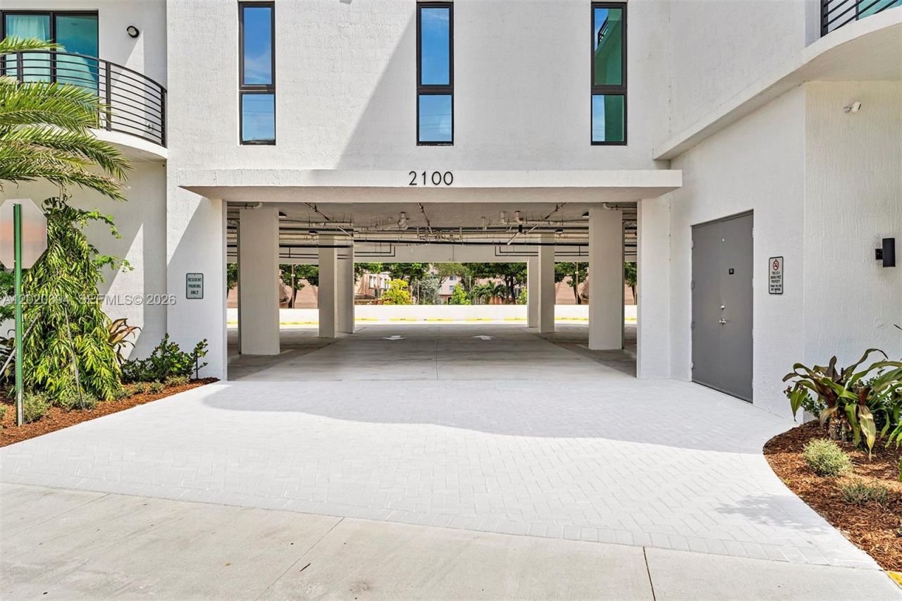 2100 Miami Rd , Unit 401, Fort Lauderdale, FL 33316 Photo