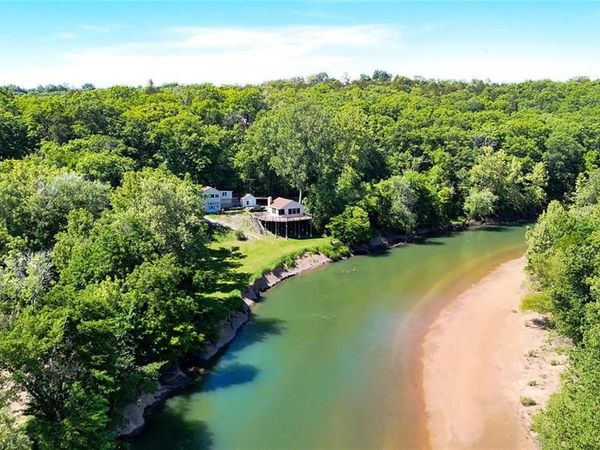 734 Old Cove Road , St Clair, MO 63077