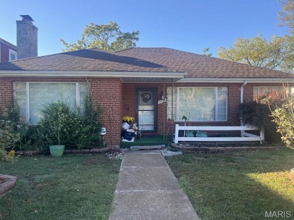 6830 Glades Avenue , St Louis, MO 63139