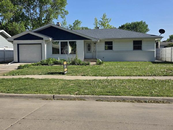 608 E 18th Street, South Sioux City, NE 68776