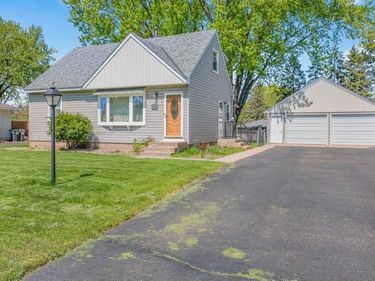 2105 Quartz Lane, Eagan, MN 55122