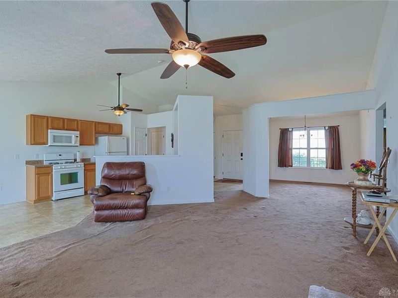 4281 Bergamot Drive, Tipp City, OH 45371 Photo 10