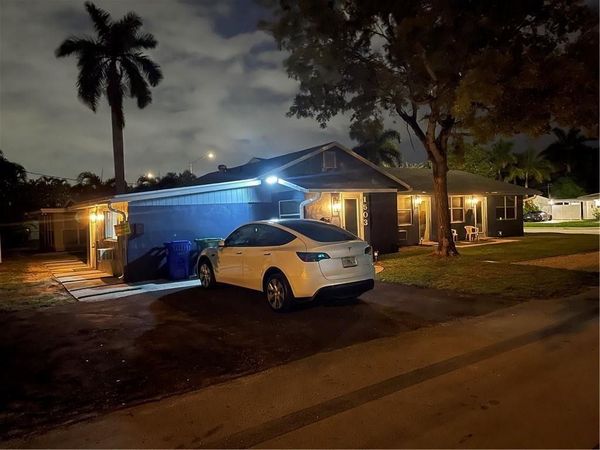 1503 NE 15th Avenue S, Unit 2, Fort Lauderdale, FL 33304