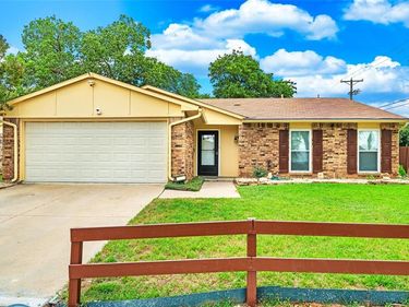 7949 Bermejo Road, Fort Worth, TX 76112