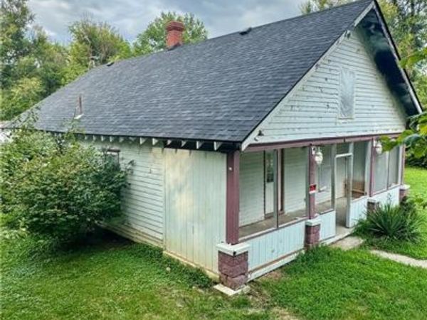 206 W 3rd Street, Creighton, MO 64739