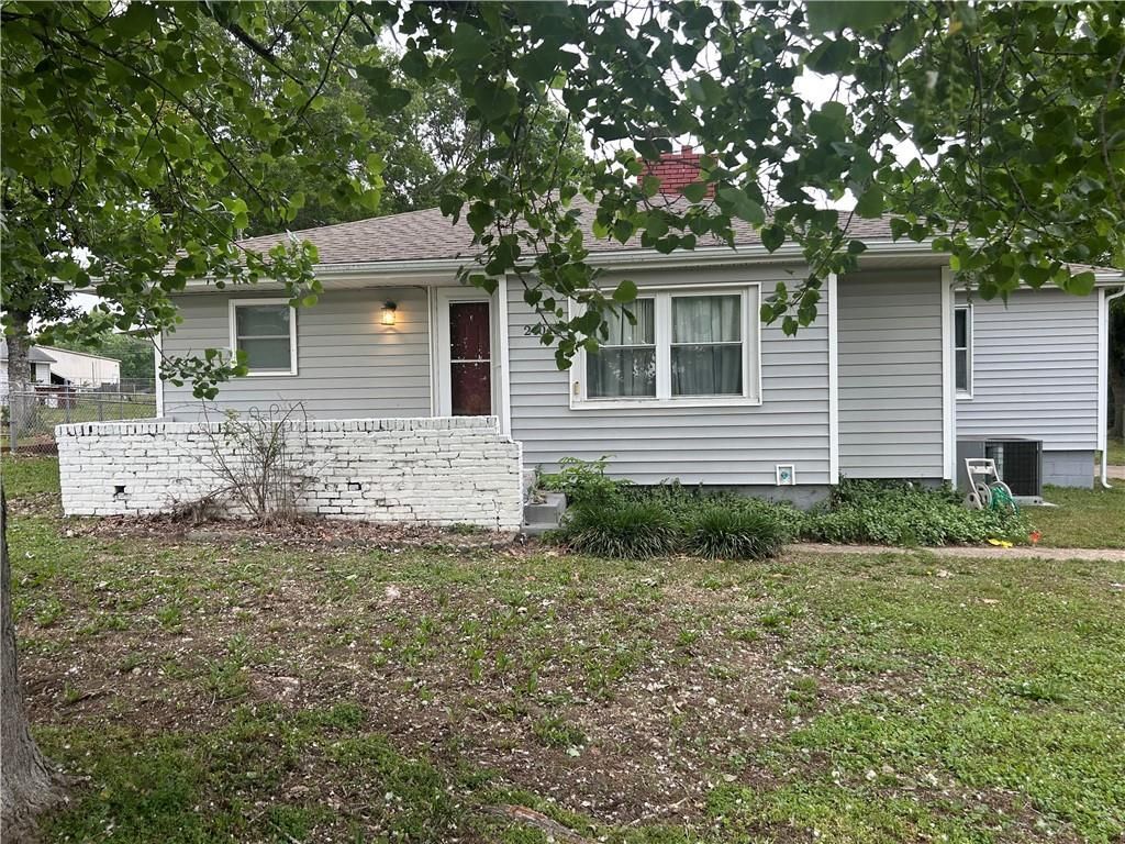 2404 Morgan Street, Coffeyville, KS 67337 Main Photo