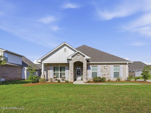 137 Sweetbriar Circle, Canton, MS 39046