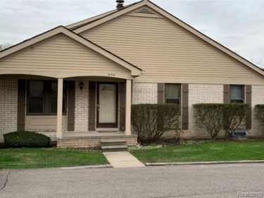 31421 Oak Tree Court, Warren, MI 48093
