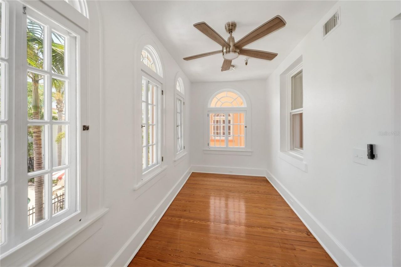 1221 N Palm Avenue , Unit 202, Sarasota, FL 34236 Photo