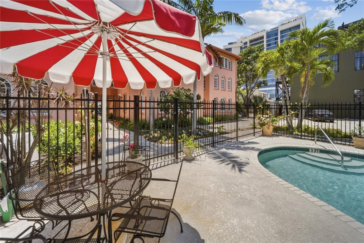 1221 N Palm Avenue , Unit 202, Sarasota, FL 34236 Photo