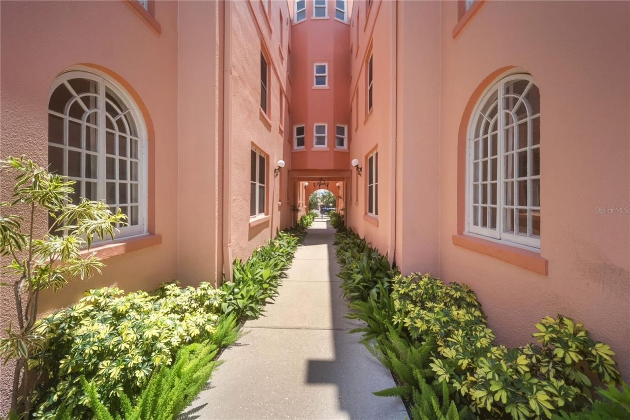 1221 N Palm Avenue , Unit 202, Sarasota, FL 34236 Photo