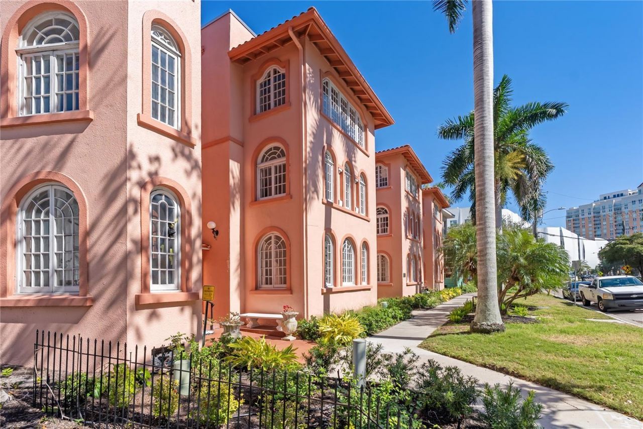 1221 N Palm Avenue , Unit 202, Sarasota, FL 34236 Photo