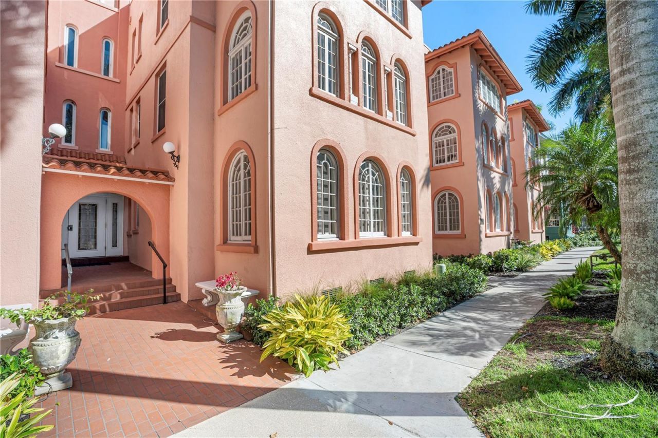 1221 N Palm Avenue , Unit 202, Sarasota, FL 34236 Photo