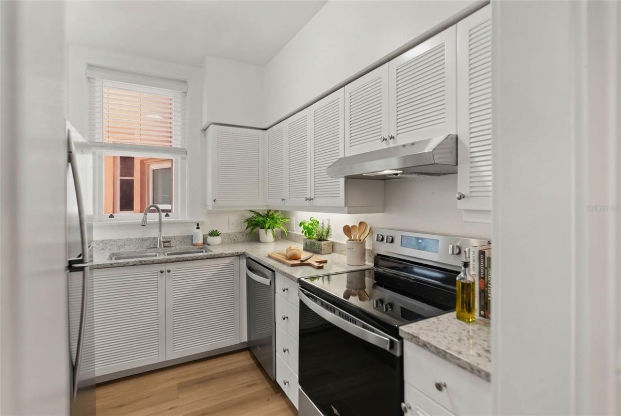 1221 N Palm Avenue , Unit 202, Sarasota, FL 34236 Photo