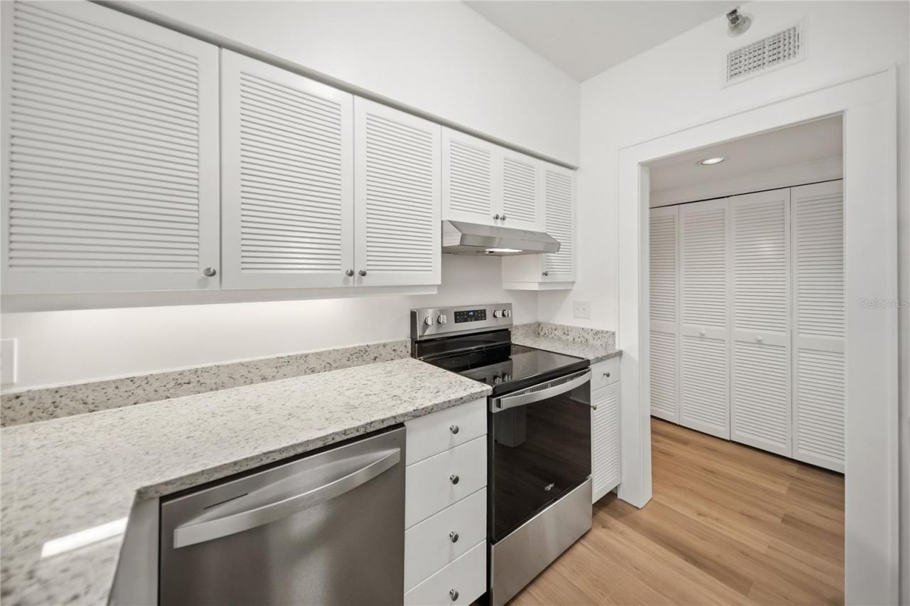 1221 N Palm Avenue , Unit 202, Sarasota, FL 34236 Photo
