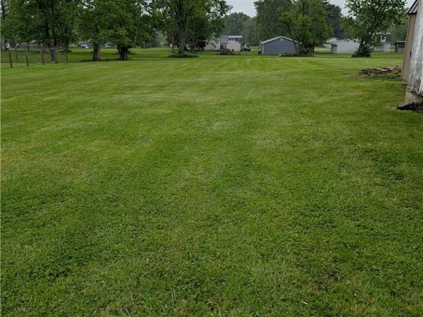 6706 Oakfield Street NE, East Canton, OH 44730