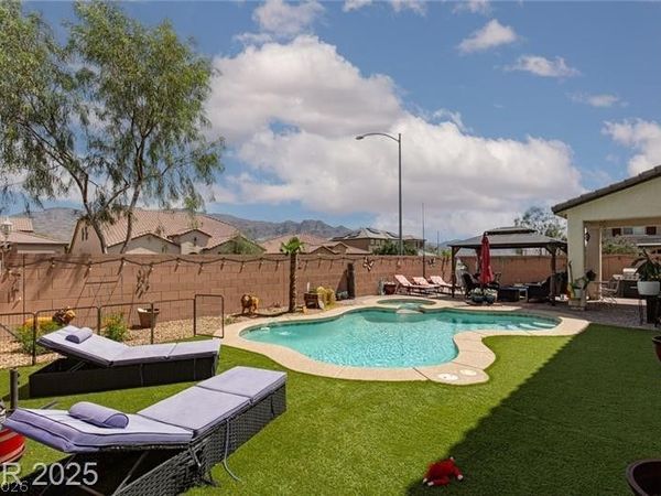 5520 Bruin Lakes Street, Las Vegas, NV 89131